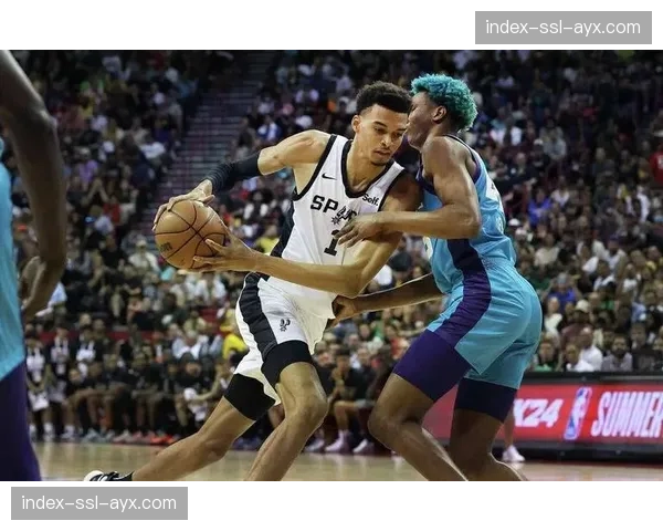 维克托·文班亚马因左手腕扭伤进入每日观察名单 维克托·文班亚马因左手腕扭伤进入每日观察名单